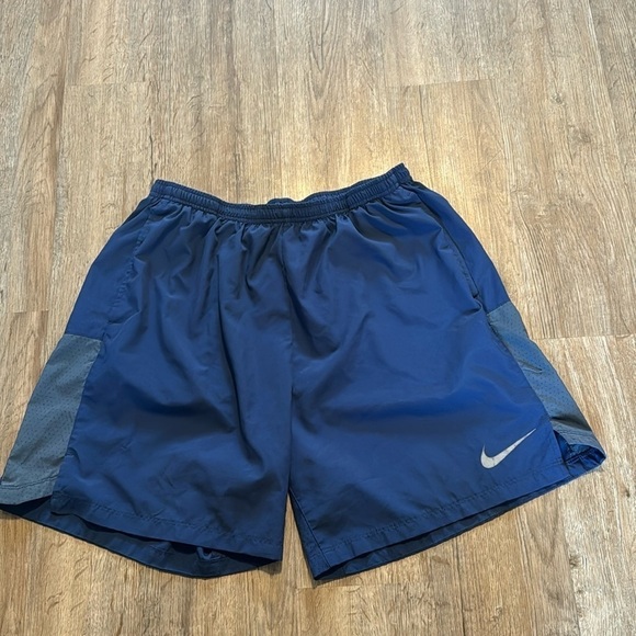 NIKE ACTIVEWEAR SHORTS - Picture 1 of 5